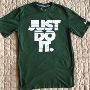 LIKE NEW!! NIKE "Just Do It" Graphic Tee